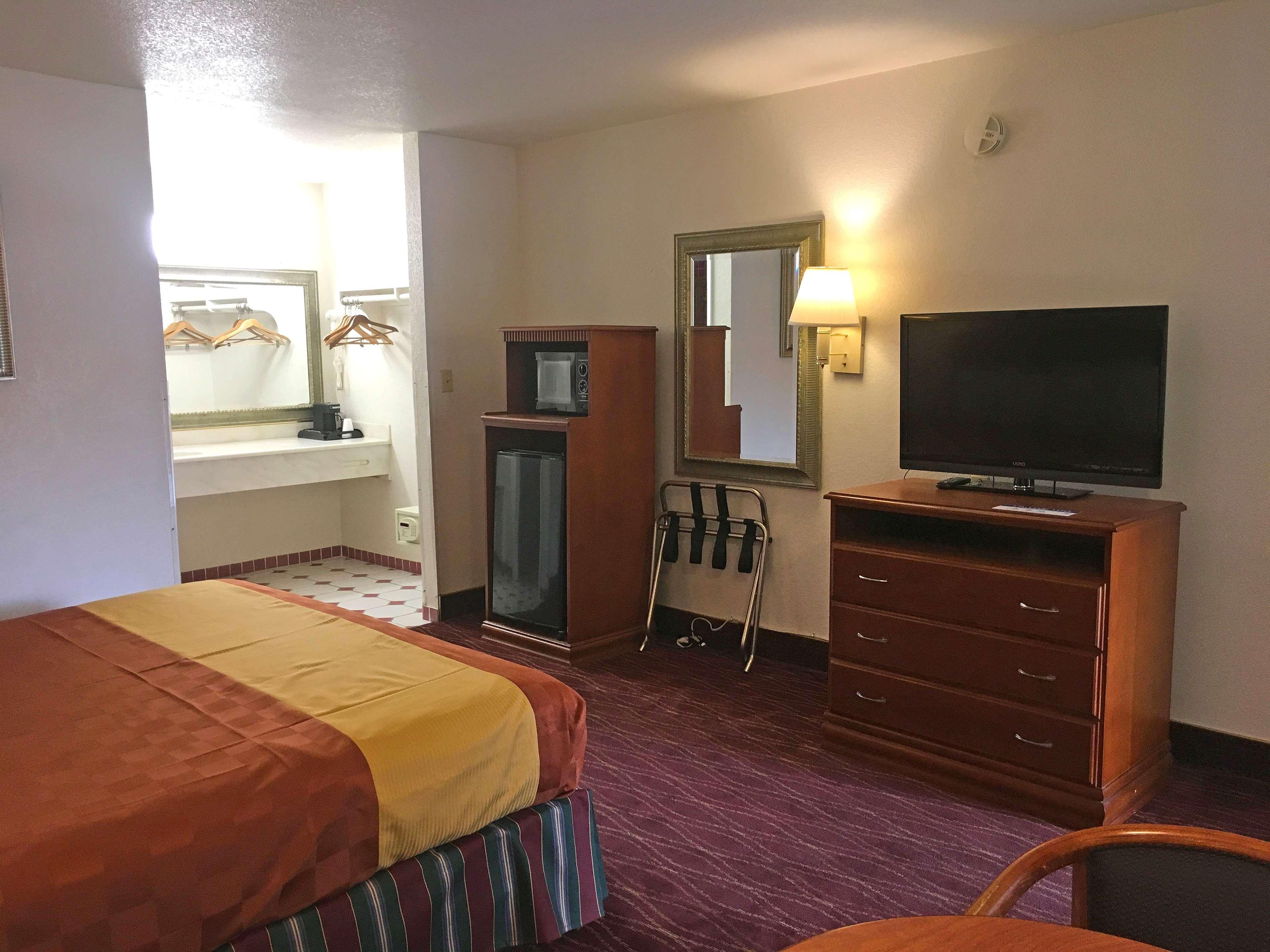 Ibis Styles Lisieux Normandie Eksteriør billede