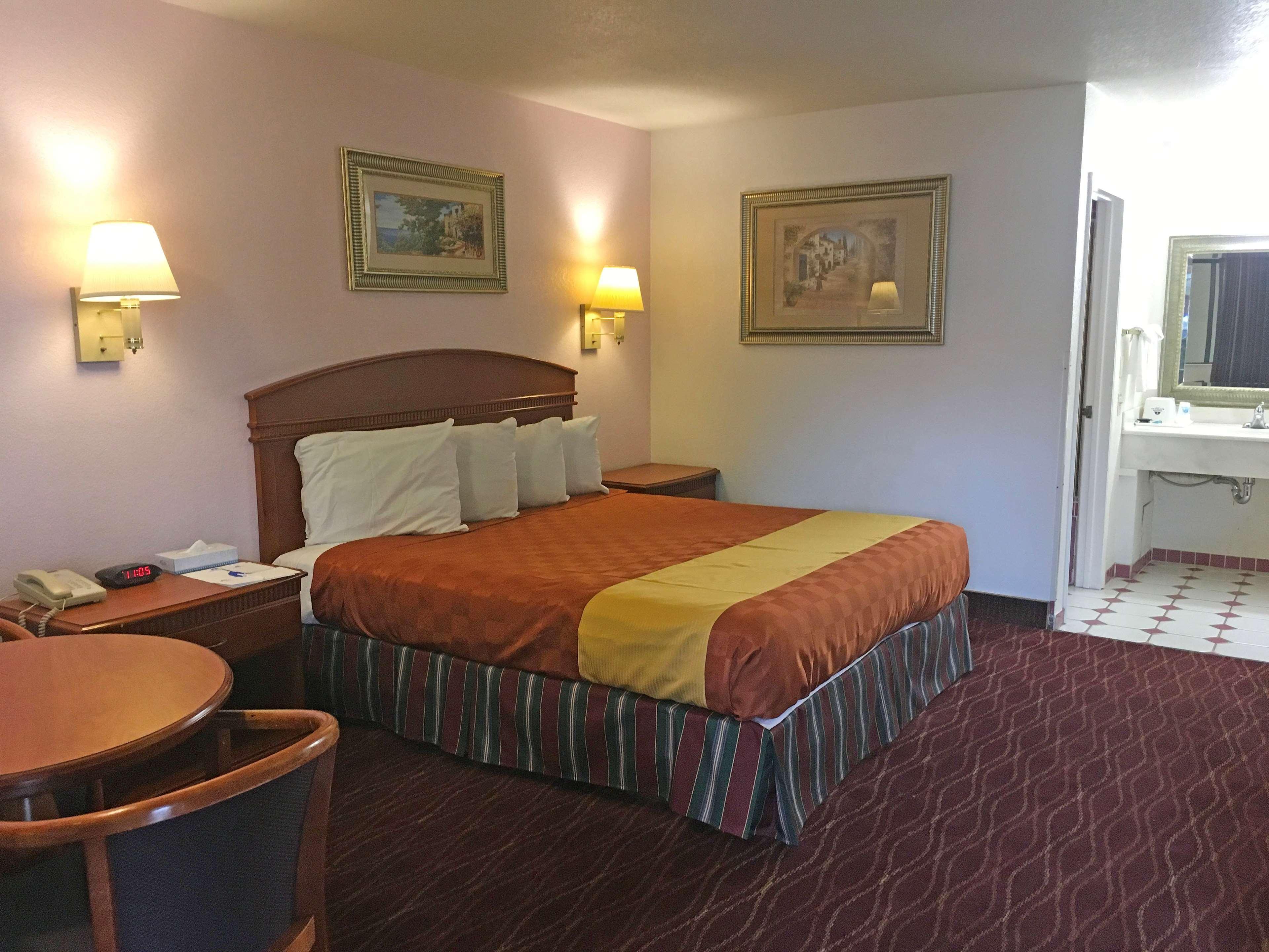 Ibis Styles Lisieux Normandie Eksteriør billede