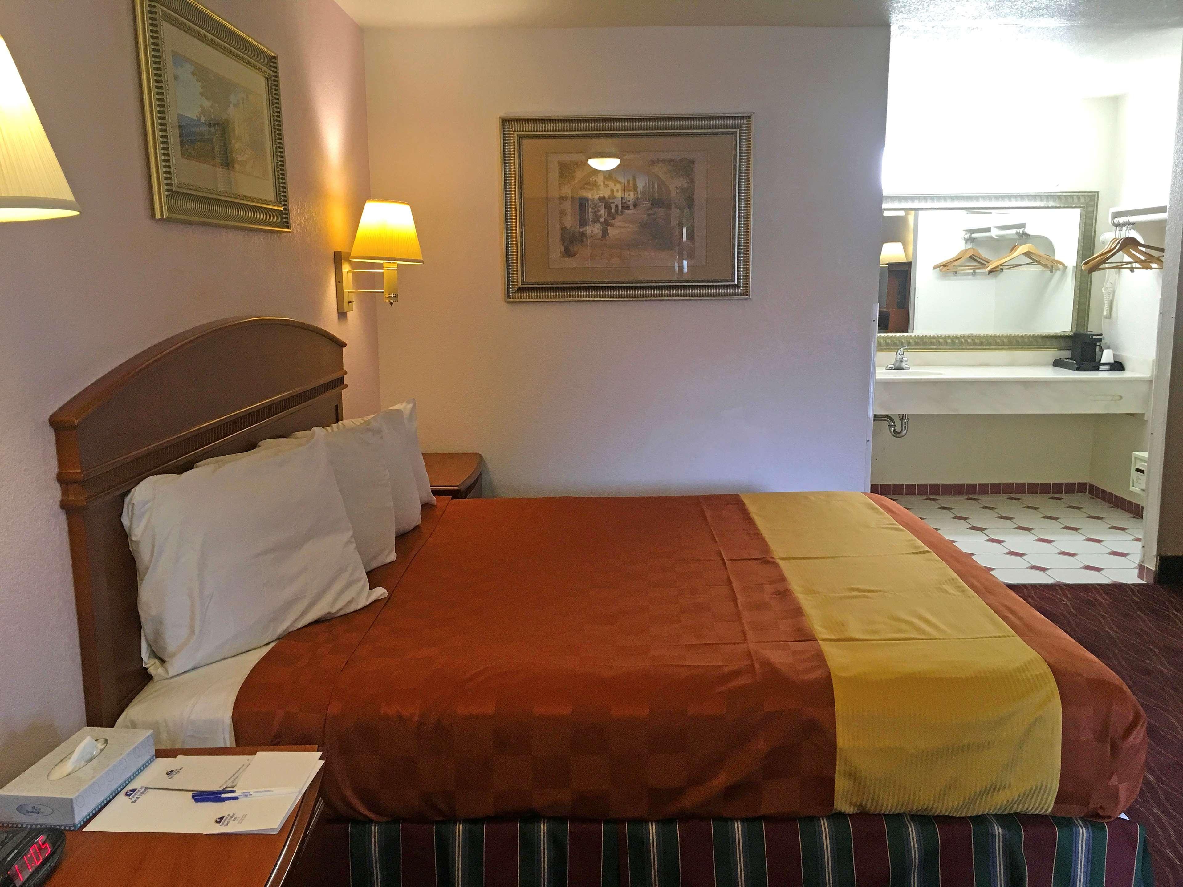 Ibis Styles Lisieux Normandie Eksteriør billede