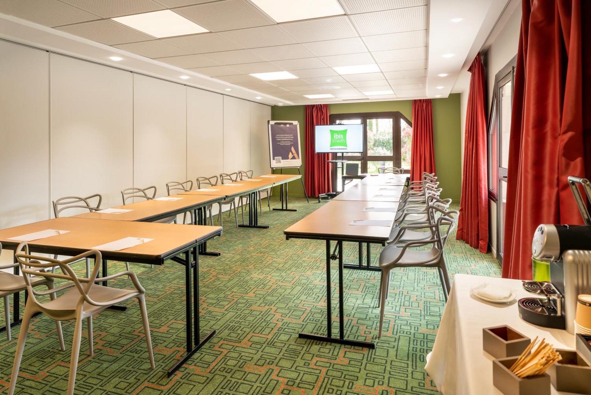 Ibis Styles Lisieux Normandie Eksteriør billede
